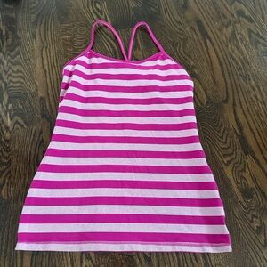 Lululemon tank racerback, side tag missing likely a size 6!
